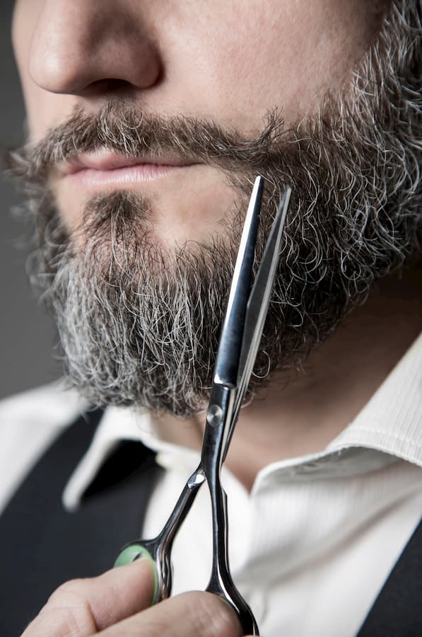 Come curare la barba forbici barbiere